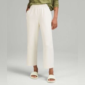 Lululemon Softstreme High-Rise Straight Leg Crop
